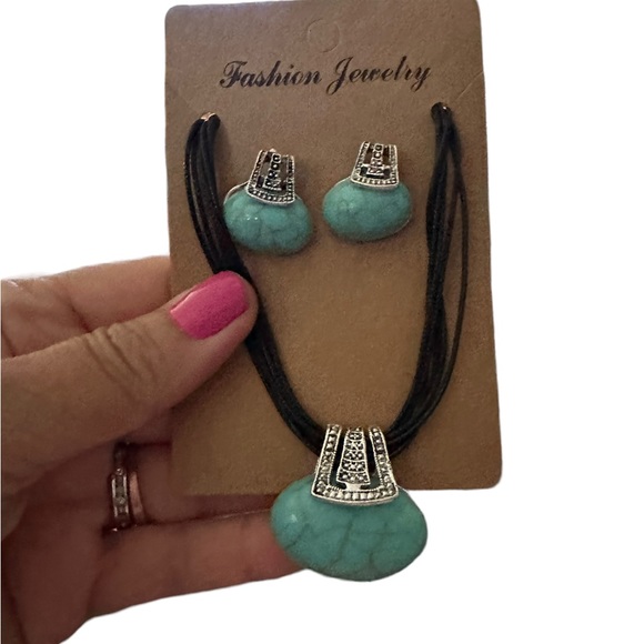 Ethnic Charm Turquoise and Silver Necklace and Earring Set - Picture 5 of 6